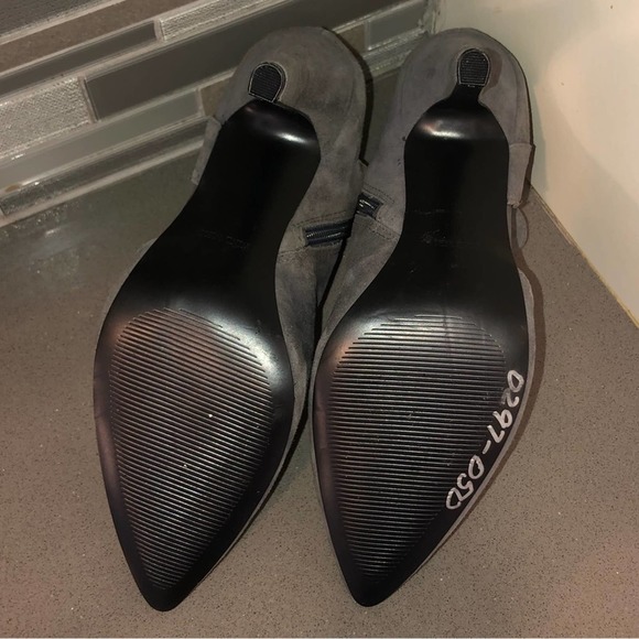 Brand new Nine West Gray Suede Beesley Pointed Toe Heel NWOT size 9 4” high - Picture 5 of 5